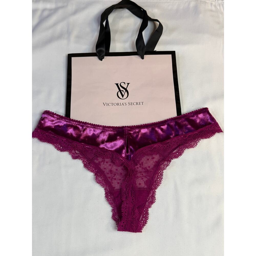 NWT Victoria’s Secret Vintage Dream Angels Lace Thong – Purple – Size XS – 2018 - Picture 3 of 9